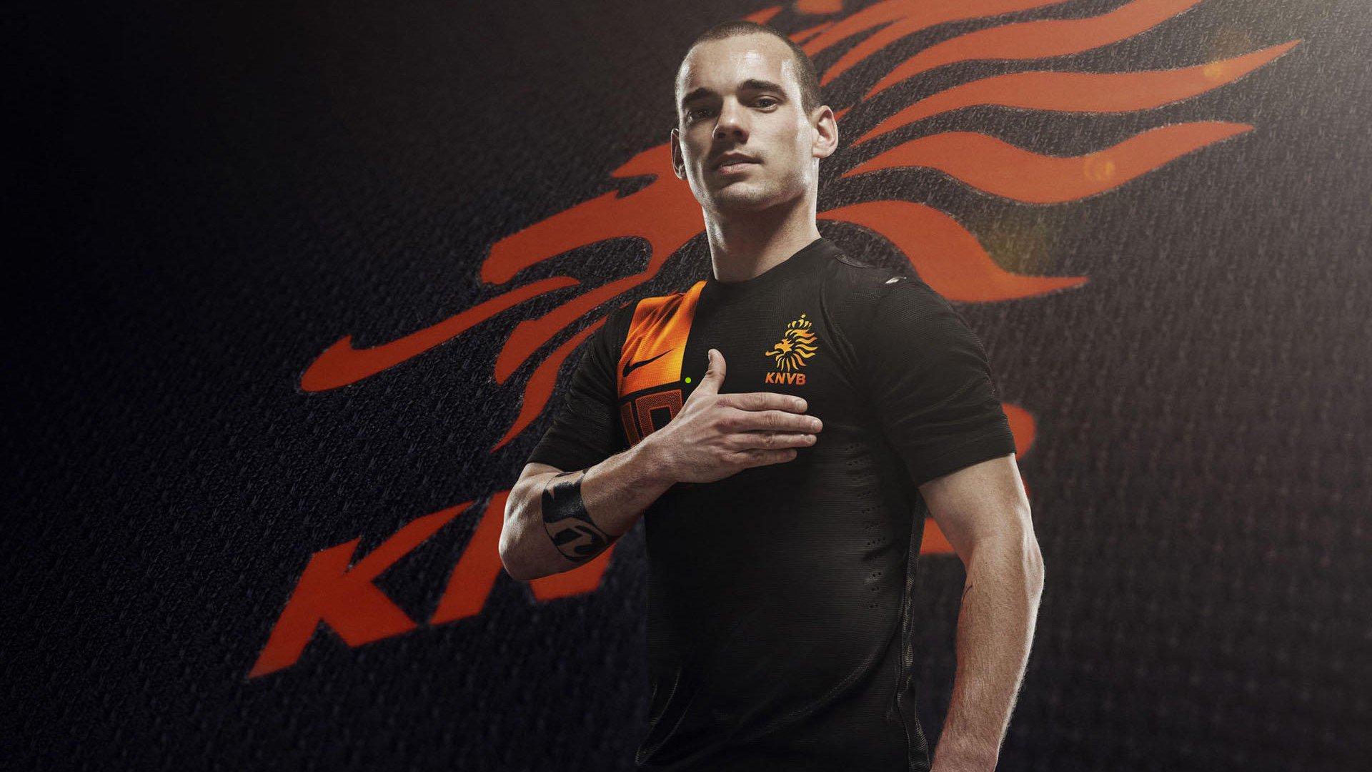 中国竞彩网:莱万致胜一箭双雕,妙赞泽林斯基绝妙助攻,进球化作妻子生日华礼